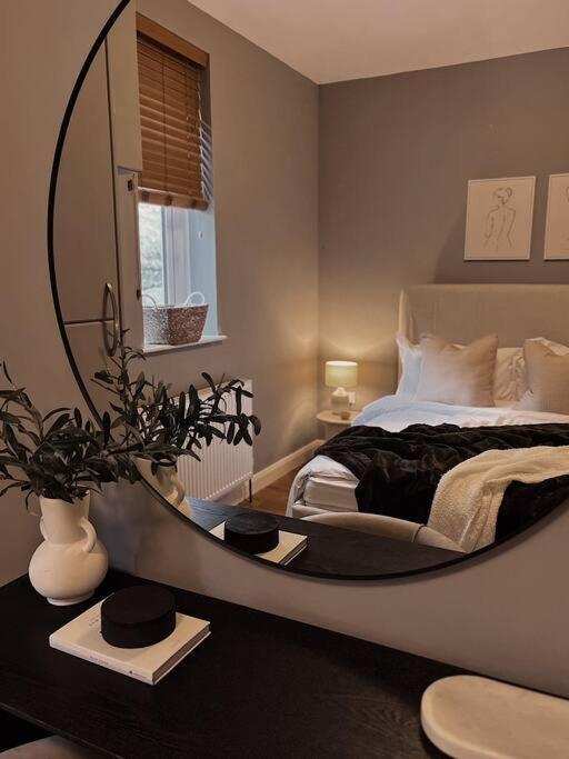 Modern Ground Floor Apartment Тодморден Экстерьер фото
