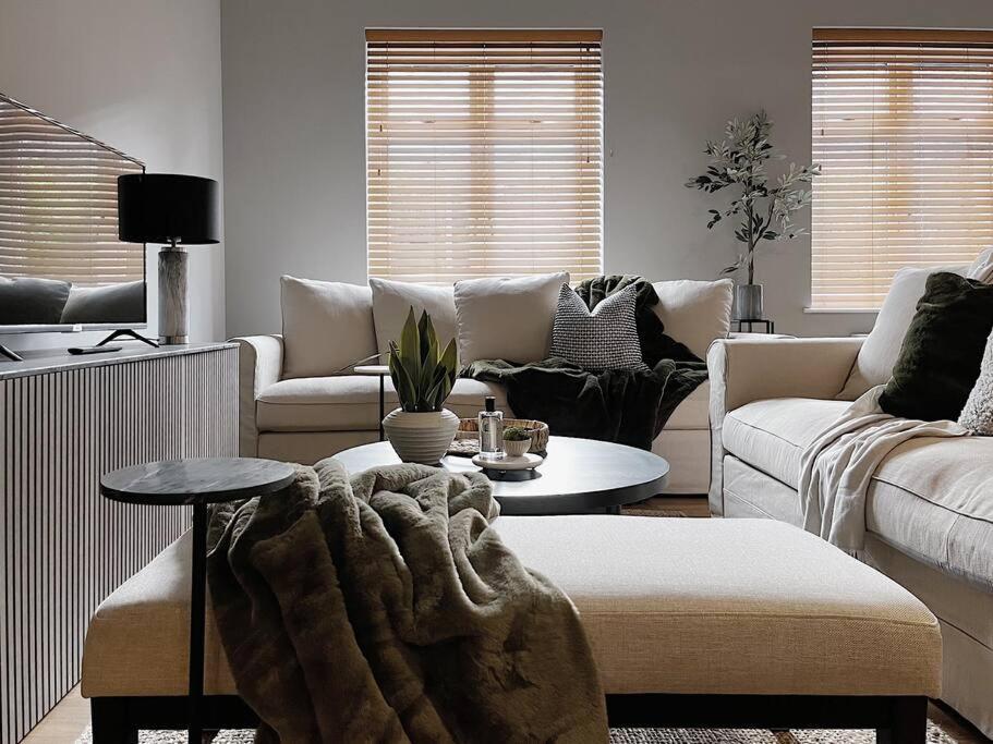 Modern Ground Floor Apartment Тодморден Экстерьер фото