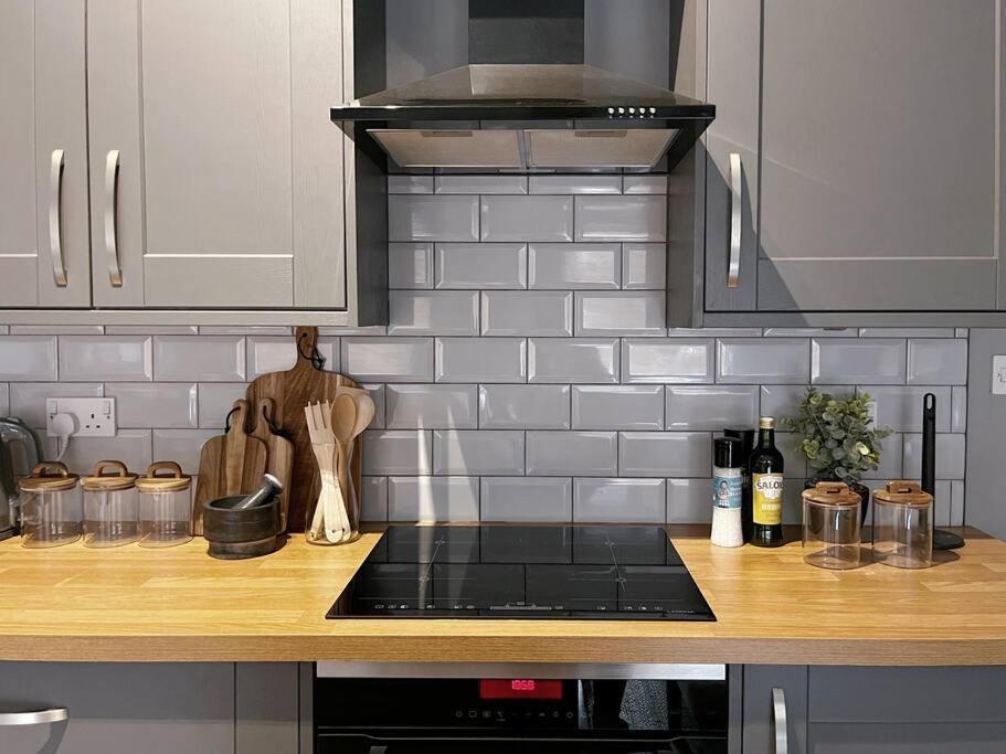 Modern Ground Floor Apartment Тодморден Экстерьер фото