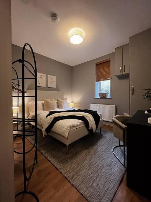 Modern Ground Floor Apartment Тодморден Экстерьер фото