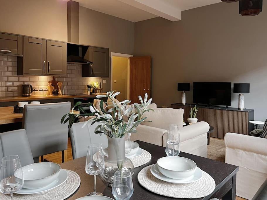 Modern Ground Floor Apartment Тодморден Экстерьер фото